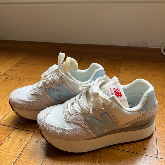 New Balance WL574+ - Picture 3 of 5